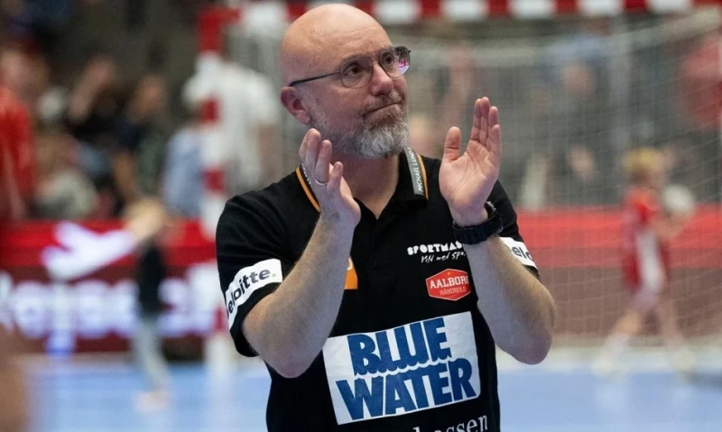 الدنماركي ستيفان مادسن مدربا ليد الأهلي نجح الأهلي في التعاقد مع الدنماركي ستيفان مادسن مدرب ألبورج السابق لتولي تدريب فريق كرة اليد بالقلعة الحمراء، خلفا للإسباني ديفيد ديفيز. إدا