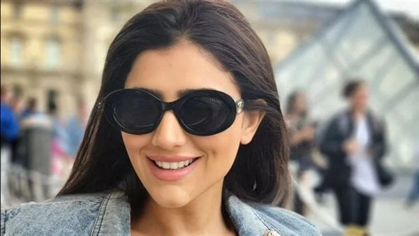 بملابس لافتة.. مي عمر تخطف الأنظار من باريس عبر إنستجرامأثارت الفنانة مى عمر الجدل حول إطلالتها الأخيرة التى شاركت بها الجمهور عبر حسابها الرسمي على