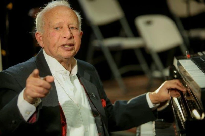 هاني شنودة يكشف مفاجآت عن حفل فرقة المصريين ب مهرجان العلمين 2024 تعرف على التالي هاني شنودة يكشف مفاجآت عن حفل فرقة المصريين ب مهرجان العلمين 2024،