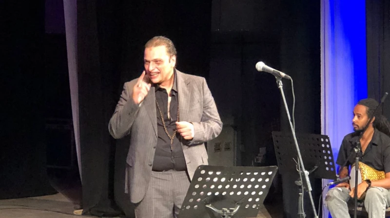 وائل الفشني يتألق بالابتهالات في أوبرا دمنهور (صور) احتضن المسرح المكشوف بدار الأوبرا المصرية، أمسية موسيقية غنائية ضمن فعاليات الليلة الثانية لمهرجان الأوبرا الصيفي للموسيقى والغن