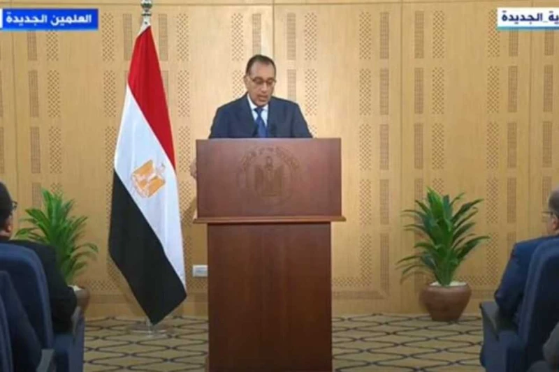 وزير التعليم يقدم لرئيس الوزراء مقترحات لمواجهة عجز المعلمين والكثافة الطلابية التقى الدكتور مصطفى مدبولي، رئيس مجلس الوزراء، اليوم، محمد عبداللطيف،