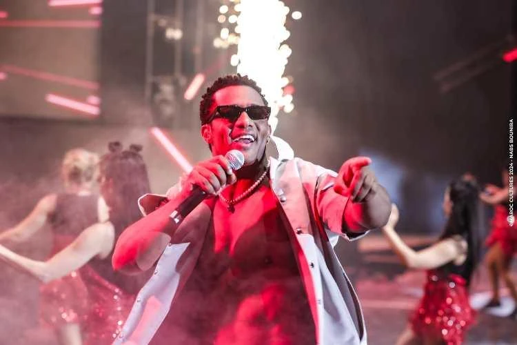 من الماسونية إلى الصفعة.. حكايات محمد رمضان المثيرة للجدل افاق عربية - جددت واقعة صفع الفنان محمد رمضان، لأحد معجبيه في قرية مراسي بالساحل الشمالي، سلسلة الأزمات التي أثارها خلال ا