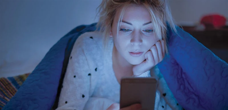 تحذير.. هذا تأثير الضوء الأزرق على بشرتكم صحة شاهد المقال التالي من صحافة لبنان عن تحذير هذا تأثير الضوء الأزرق على بشرتكم، اشارت بعض الدراسات إلى أن التعرض للضوء الأزرق يمكن أن يح