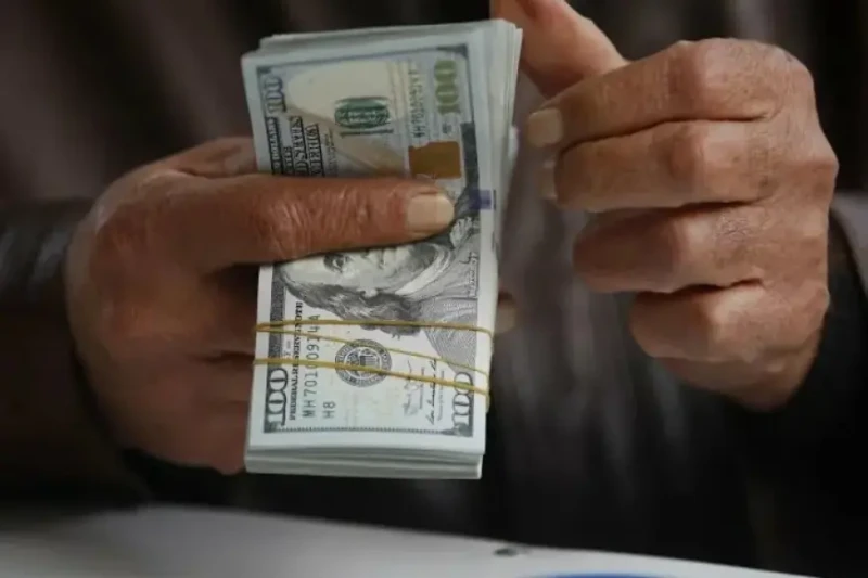 مش هتصدق.. سعر الدولار الامريكي اليوم في السوق السوداء والبنوك المصرية الجمعة 19 يوليو 2024 شهد سعر الدولار اليوم، الجمعة 19 يوليو 2024، تراجعا طفيفا