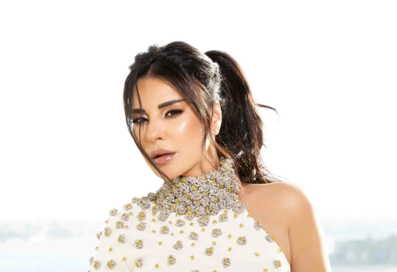 ماغي بو غصن تتصدر غلاف مجلة فوق العربية بلقاء ناضج وصريح وإطلالات ساحرة ما زلت في بداية مسيرتي الفنية، والأفضل لم يأت بعد، هكذا صرحت الممثلة