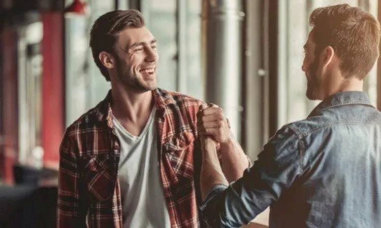 تأثير الصداقة الإيجابية على صحتك النفسية.. أبرزها السعادة والثقة في النفس منوعات شاهد المقال التالي من صحافة مصر عن تأثير الصداقة الإيجابية على صحتك