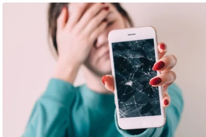 تفسير حلم الجوال المكسور لابن سيرين تفسير حلم الجوال المكسور في المنام قد يكون إشارة إلى وقوع المشاكل والنزاعات والزعل في منام الرائي وغيرها من التأويلات الأخرى، لذا دعونا نذكر لكم