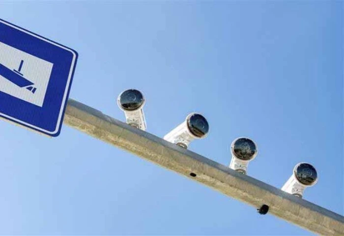 كيف يراقب الرادار السيارة؟ اعرف طريقة التقاطه للمخالفات وأماكن وجوده يتساءل العديد من الأشخاص عن كيفية عمل الرادارات علي الطرق السريعة وكيفية رصد