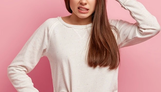 أضرار السيليكون للشعر .. احذري استخدامه بإفراطيشير السيليكون إلى نوع من المكونات الموجودة عادة في منتجات العناية بالشعر مثل الشامبو والبلسم والأمصال