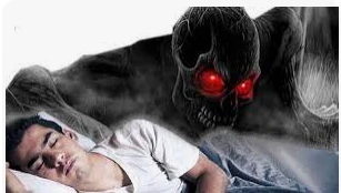 اهم تفسيرات حلمت بالجن حلمت بالجن في بيتي من شاهد عددا من الجن داخل بيته ولكنه يسيطر عليهم جميعا، فهذا تعبير عن القوة والانتصار والمكانة الهائلة في