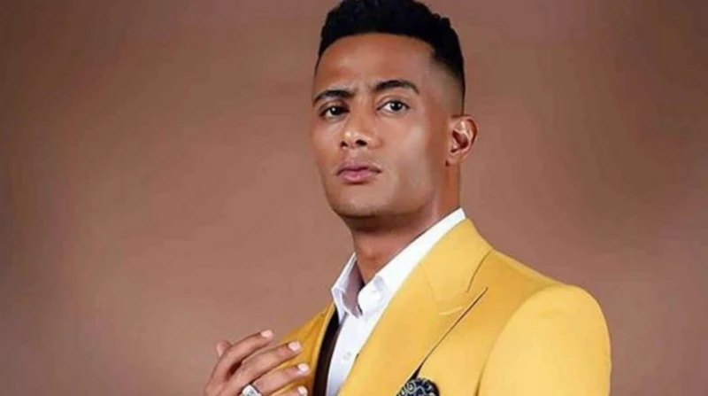 فيديو ضرب محمد رمضان.. خناقة مع معجب تنتهي بالصلح انتشر في الساعات القليلة الماضية فيديو للفنان محمد رمضان وهو يصفع أحد معجبيه على وجهه في الساحل