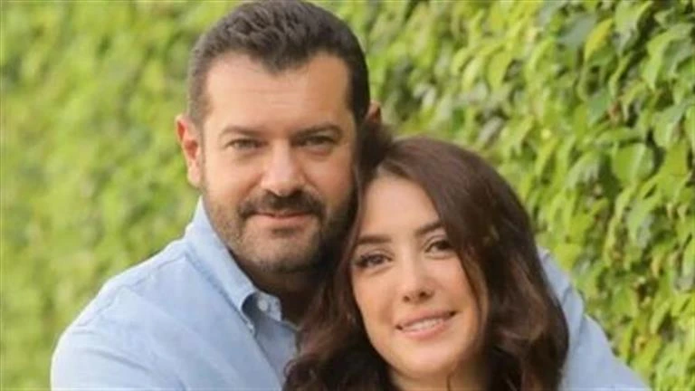 فنون: أول ظهور ل كندة علوش مع زوجها بعد إعلان إصابتها بالسرطان (صورة) اقرأ في أفاق عربية أول ظهور ل كندة علوش مع زوجها بعد إعلان إصابتها بالسرطان