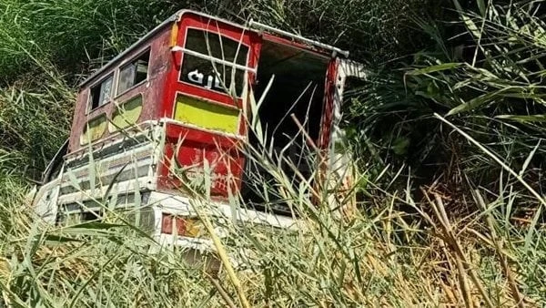 إصابة 10 أشخاص في حادث إنقلاب سيارة أجرة بالفيوم تعرض 10 أشخاص لإصابات بالغة اليوم الاثنين، نتيجة حادث انقلاب سيارة أجرة صندوق في الطريق الفرعي بين