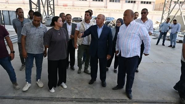 مستثمر يستوقف كامل الوزير لحل مشكلة مصنعه المتخصص في الصناعات الهندسيةاستوقف أحد مستثمري المنطقة الصناعية بالسادس من أكتوبر، نائب رئيس مجلس الوزراء