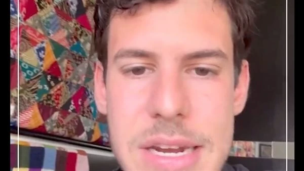 رخصتونا معاكم.. بطل حريم كريم يهاجم جمهور حفل بلونديش الداعمة لإسرائيل بالساحل حذر بطل فيلم أولاد حريم كريم، المصري كريم كريم من حفل في مصر، بسبب