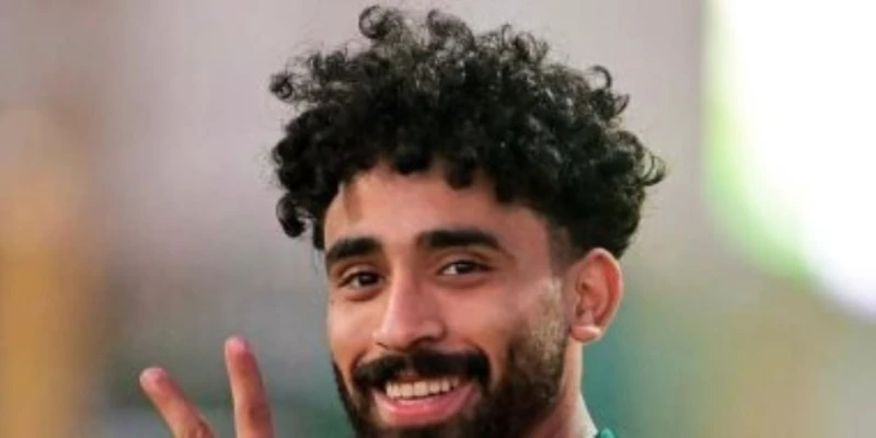 شاهد مروان عطية أحدث عرسان النادى الأهلى بالبدلة ناس وخدمات شاهد المقال التالي من صحافة مصر عن شاهد مروان عطية أحدث عرسان النادى الأهلى بالبدلة، يضع مروان عطية لاعب الأهلى الرتوش ا