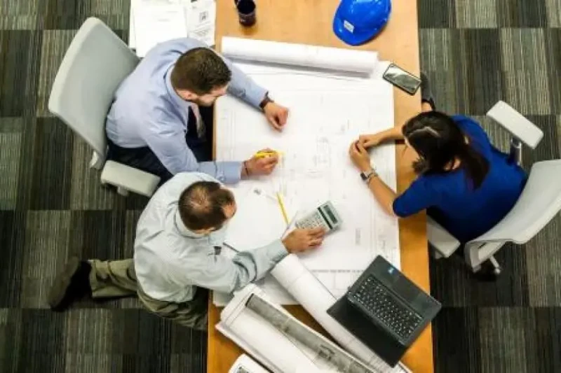 حكاية ياسر زهرة.. من موظف في بنك ل صاحب مشروع خاص بتكنولوجيا المعلوماتذكر ياسر زهرة، صاحب مشروع تكنولوجيا المعلومات، أنه كان يشغل وظيفة مراجع داخلي