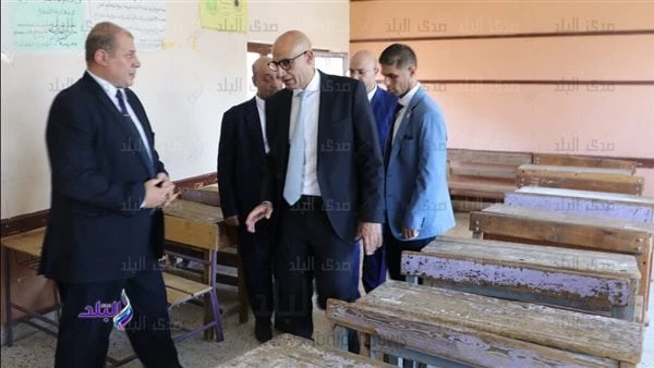 كل جمعة.. القصة الكاملة لجولات وزير التعليم بالمدارس ولقاءه بالمعلمين يوم الاجازةاشتهر الدكتور محمد عبد اللطيف وزير التربية والتعليم والتعليم الفني