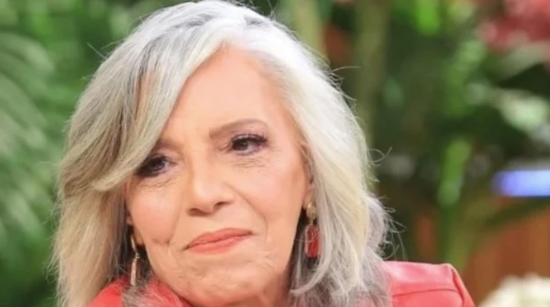 عارفة عبد الرسول عن أزمة أكل قطط وكلاب: الفقر وقعني في الغلط بررت الفنانة عارفة عبد الرسول، رأيها الذي ضمنته في منشور على حسابها بموقع فيسبوك، وقالت