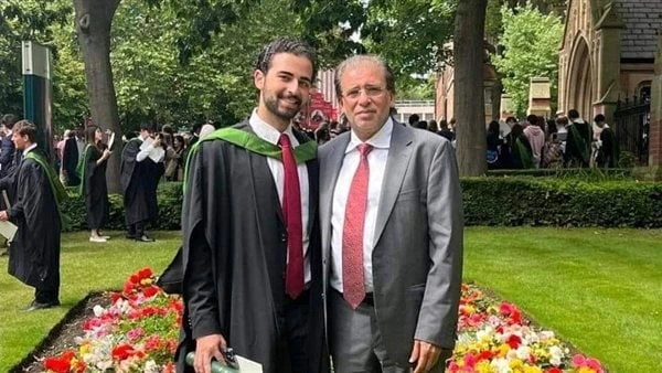 بعد تخرج ابنه.. كم عدد أبناء المخرج خالد يوسف؟ احتفى المخرج خالد يوسف بتخرج ابنه الأكبر يوسف بتقدير ممتاز من الجامعة بإنجلترا، وذلك بعدما شارك معه في عدد من الأعمال مؤخرا منها مسلس