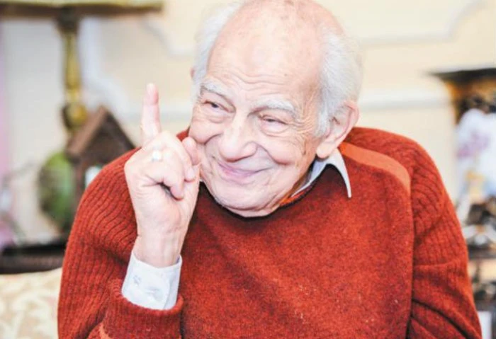 رشوان توفيق: لم أعتزل التمثيل وكنت بأخذ المصروف من زوجتي علق الفنان رشوان توفيق، على مروجي إشاعات زواجه من فتاة شابة، التي جعلته تتصدر مواقع التواصل