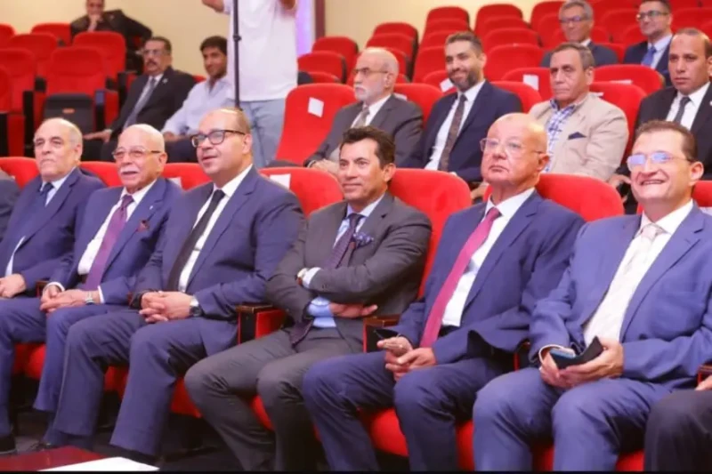 وزير الرياضة ينهي أزمة التأشيرات الخاصة ببعثة مصر في أولمبياد باريس.تم حل أزمة التأشيرات لبعثة مصر المشاركة في أولمبياد باريس 2024 بتدخل وزير الشباب