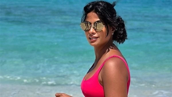 شاهد روبي تثير الجدل ب كاش مايوه على شاطىء البحرنشرت الفنانة روبى عبر حسابها الرسمي بموقع إنستجرام الأحد، صورة جديدة لها أثناء استجمامها على أحد