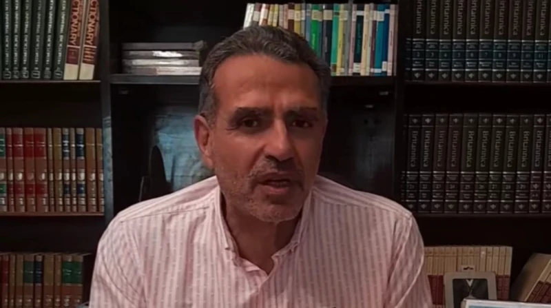 آخر ظهور لنجل الفنان عزت العلايلي قبل وفاته رحل عن عالمنا في الساعات الأولى من صباح اليوم الأحد، محمود عزت العلايلي، نجل الفنان الراحل عزت العلايلي،