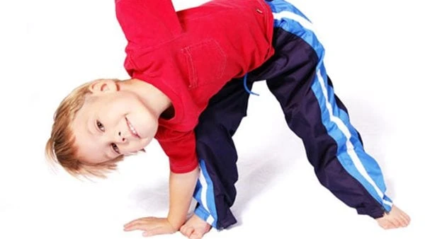 متى تصبح الرياضة غير مفيدة لأطفالنا؟ استشارى نفسي يجيب الرياضة تعد أمرا بالغ الأهمية للأطفال، ولكن هناك حالات قد تجعلها غير مفيدة في بعض الأحيان.من منظور التستشاري النفسي محمد هاني