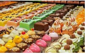 دلالات أكل الحلويات في المنام لابن سيرين دلالات أكل الحلويات في المنام لابن سيرين ، تعبر الحلويات عن الأشياء المفرحة التي تبدأ في الدخول إلى حياة