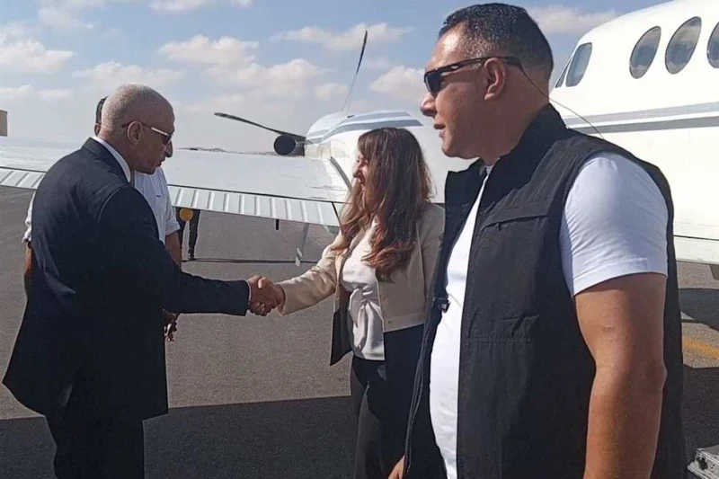 محافظ شمال سيناء يستقبل السفيرة الأمريكية بالقاهرة في مطار العريش استقبل اللواء دكتور خالد مجاور، محافظ شمال سيناء اليوم الإثنين، هيرو مصطفي السفيرة الأمريكية في القاهرة، وليز جران