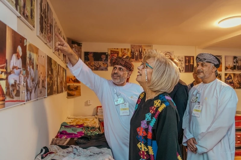 مشاركة عمانية في مهرجان جرش الثقافة والمنوعات شاهد المقال التالي من صحافة عمان عن مشاركة عمانية في مهرجان جرش، جرش العمانية شارك مجلس صحار الثقافي في مهرجان جرش للثقافة والفنون في 