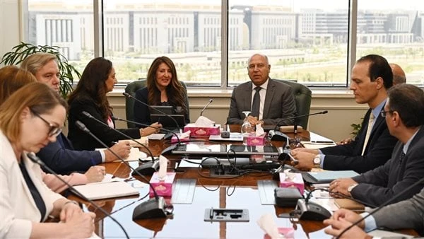 وزير الصناعة يدعو السفيرة الأمريكية للتعاون في مجالات الطاقة وإنتاج الهيدروجين الأخضر ووسائل النقلعقد الفريق مهندس كامل الوزير، نائب رئيس مجلس