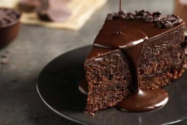 أسهل وصفة لعمل شاتو الشيكولاتة اللذيذ.إذا كنت تتوق إلى تجربة خبز لذيذة وسهلة، فإن شاتو الشيكولاتة هو الخيار المثالي. اتبعي هذه الوصفة السهلة لتحضير شاتو الشيكولاتة واستمتعي بلذة ال