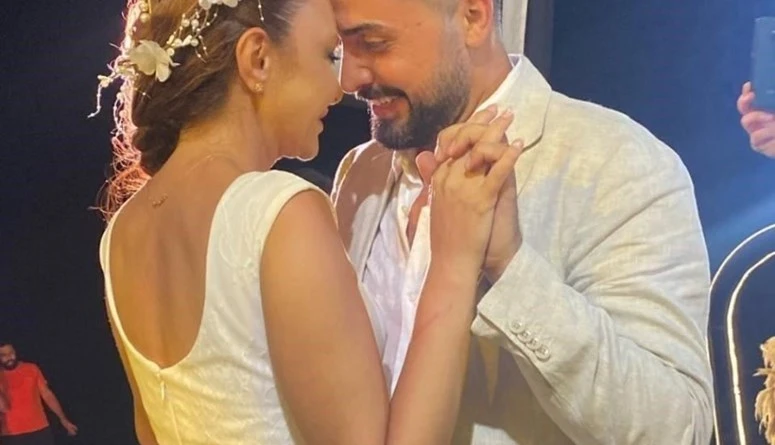 نادين تحسين بيك وإياد عيسى يدخلان القفص الذهبي (صور وفيديو)نادين تحسين بيك وإياد عيسى يدخلان القفص الذهبي (صور وفيديو)-----