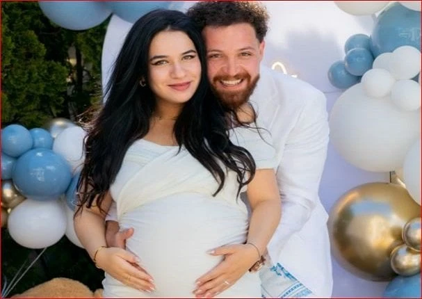 ربنا يبعد عنك كل شر.. محمود حجازي يستقبل مولوده الأول (صور)أعلن الفنان محمود حجازي، عن استقباله لمولوده الأول الذي أطلق عليه اسم يوسف، من زوجته رنا