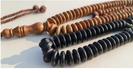 ما هو تفسير السبحة في المنام لكبار العلماء؟ السبحة في المنام، يتوقع علماء التفسير وجود الكثير من الدلالات المتنوعة التي يرمز إليها حلم السبحة، وتعتبر