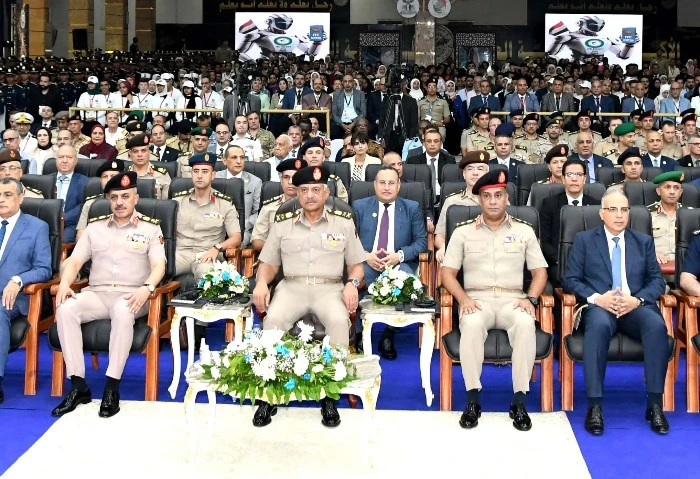 وزير الدفاع يشهد فعاليات المؤتمر العلمي الدولي الرابع للاتصالات ومسابقة الابتكارات العلمية في دورتها الثالثة شهد الفريق أول عبدالمجيد صقر القائد