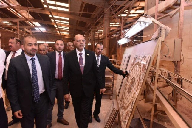 وزير العمل يتفقد شركتي الأهرام لنظم الأمان والأمراء لإنتاج السيراميك بالعاشر من رمضانوزير العمل يتفقد شركتىالأهرام لنظم الأمانتفقد محمد جبران وزير