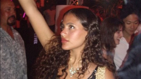 توب ملفت.. ابنة عمرو دياب تثير الجدل بإطلالتها عبر إنستجرام نشرت جنا ابنه الفنان عمرو دياب صور جديدة لها عبر حسابها الرسمي على موقع إنستجرام .وظهرت