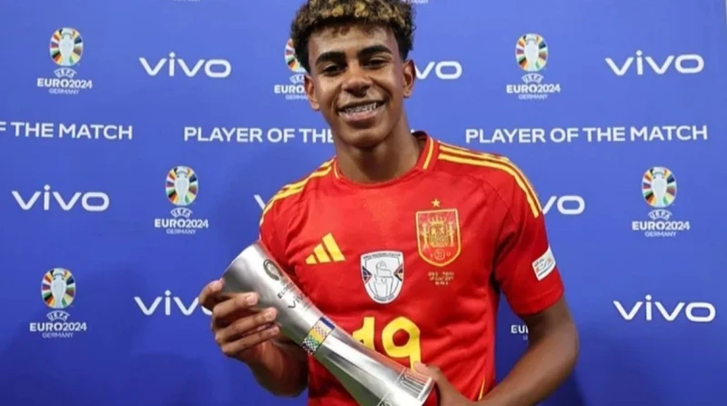 لامين جمال يسعد الإسبان.. صحف بلاده تحتفي بأصغر هداف في اليورو تصدر لاعب البلوجرانا لامين جمال، واجهات المواقع الرياضية في إسبانيا، وحصوله على جائزة