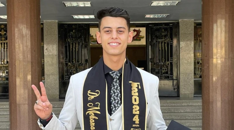 في حفل تخرجه.. طالب مصري يدعم غزة برقصة أصحاب الأرض يؤمن الكثيرون بأن الرقص لغة التعبير الأولى عن الفرحة، لذا اختار الطالب بكلية الخدمة الاجتماعية، بجامعة أسيوط، مهند سليم، أن يعبر