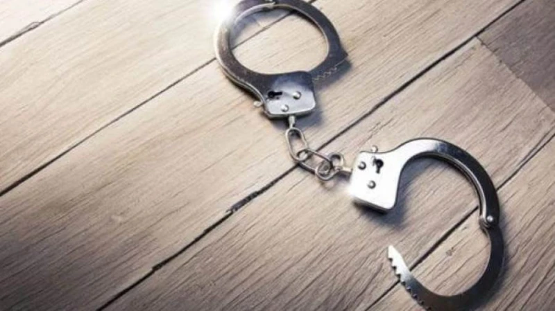 مستريح الوايلي في قبضة العدالة.. استغل الإنترنت لترويج نشاطه المشبوه أمرت نيابة الوايلي بحبس المتهم بإدارته كيان تعليمي بدون ترخيص، للنصب والاحتيال على المواطنين في الوايلي، 4 أيام