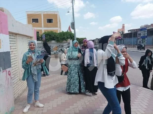 الدقهلية فرحانة بأولادها أوائل الدبلومات الفنية تخصص كهرباء جريدة افاق عربية أعلنت مديرية التربية والتعليم بمحافظة الدقهلية أسماء أوائل الدبلومات