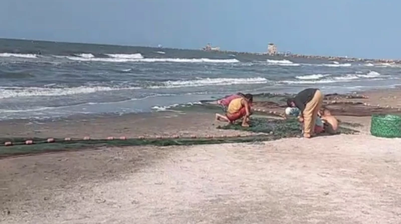 إعادة فتح شواطئ بورسعيد وسط إجراءات احترازية قررت محافظة بورسعيد، فتح شواطئ المحافظة مجددا وإلغاء القرار الصادر قبل ساعات، بإغلاق الشواطئ ومنع