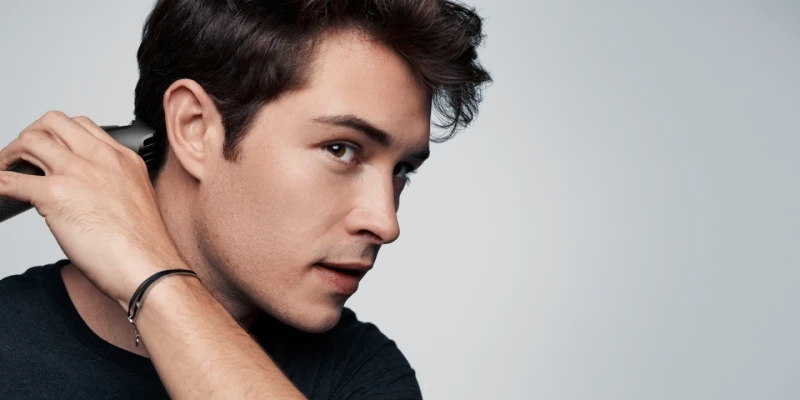 أجمل قصات شعر هادئة للرجال 2025 جديدة ومميزةالإنسان بطبيعته يحب الظهور بمظهر طيب، والرجل يحب أن تكون ثيابه حسنه ونعله حسنا حتى يخرج على الناس بمظهر