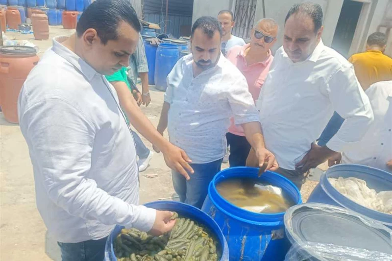 ضبط وإعدام أكثر من 25 طن مخللات داخل مصنع غير مرخص في الشرقية شنت إدارة مراقبة الأغذية بمديرية الشؤون الصحية بالشرقية، بقيادة القائم بأعمال مدير عام