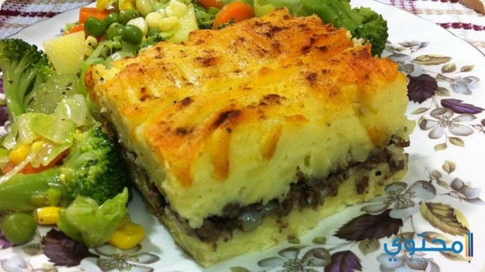 طريقة عمل صينية البطاطس المهروسة صينية البطاطس المهروسة من ألذ وأشهى المأكولات التي يفضلها الجميع لأنه يتم تحضيرها باللحمة المفرومة والبشاميل، وأصبح اليوم من السهل تنفيذ خطوات أي أ