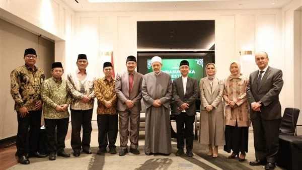 شيخ الأزهر يستقبل رئيس هيئة الزكاة الإندونيسية ويتفقان على تكثيف القوافل الإغاثية لغزة استقبل فضيلة الإمام الأكبر الدكتور أحمد الطيب، شيخ الأزهر