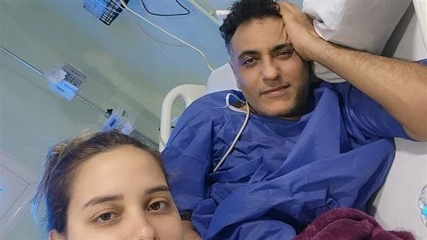 الكينج يفاجئ محمد رحيم ب الزيارة في المستشفى خاص حرص الفنان محمد منير الكينجعلى زيارة الفنان محمد رحيم بالمستشفى بعد تعرضه لوعكة صحية خلال الساعات